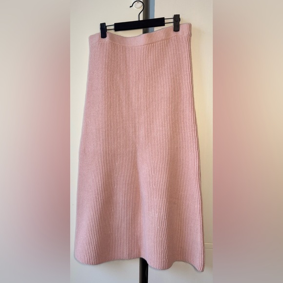 H&M Pink Ribbed Knit Skirt - Picture 1 of 2